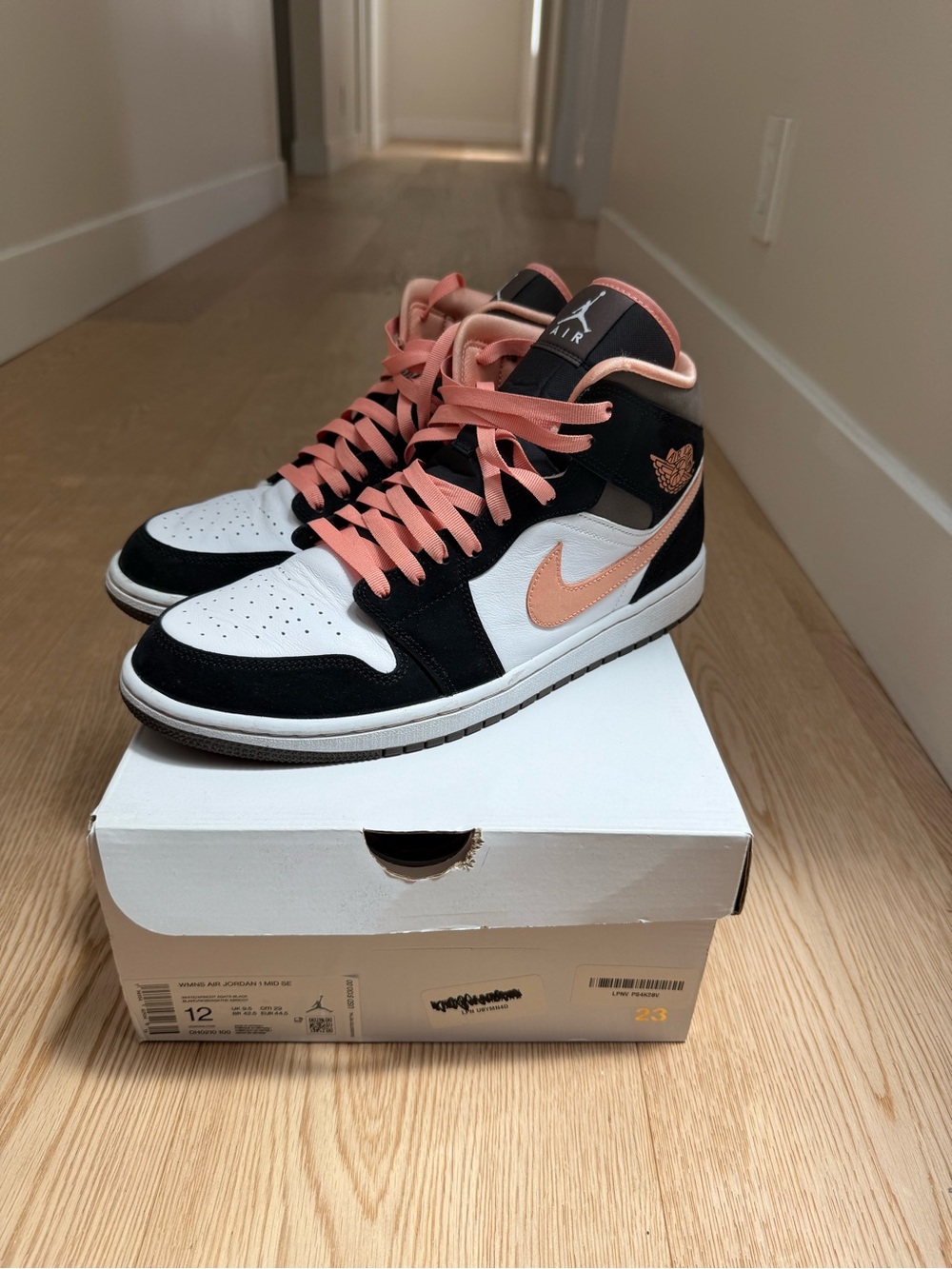 Nike Women’s Air Jordan 1 Mid White / Apricot Agate Black Size 12 Or 10.5 Men’s
